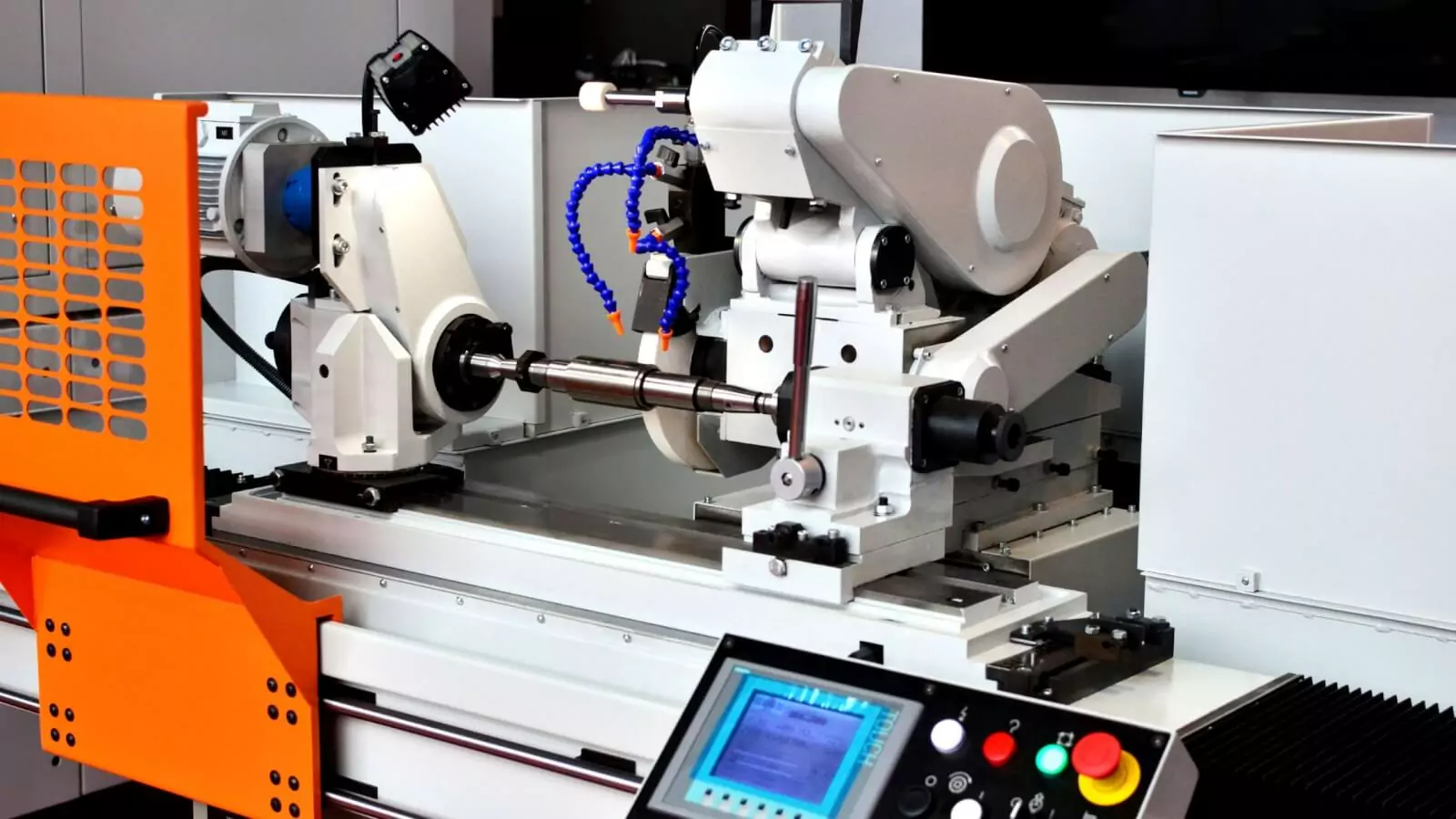 İkinci El CNC Makinesi Alım Rehberi: Dikkat Edilmesi Gerekenler